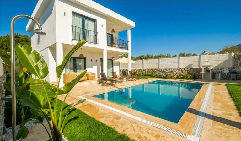 プール付きの海外別荘