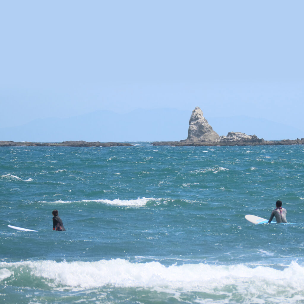Chigasaki_surfers